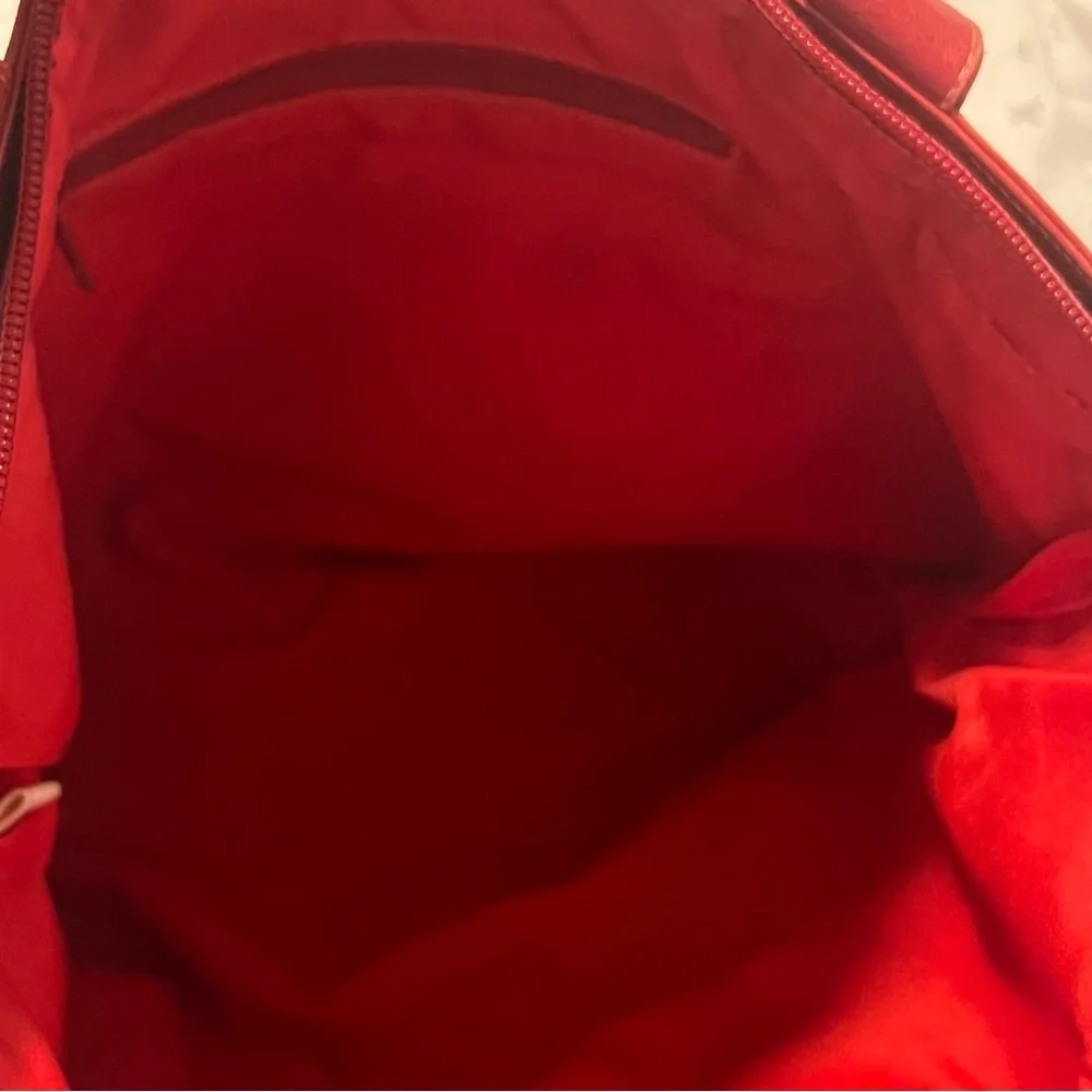 N/A red leather